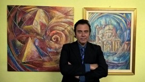 Massimo Paracchini con le opere esposte
