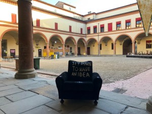 A Bologna SIT DOWN TO HAVE AN IDEA di Andrea Bianconi - Vicolo Bolognetti