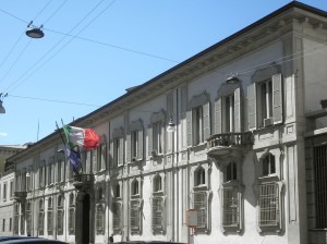 Milano_-_palazzo_Isimbardi_-_facciata
