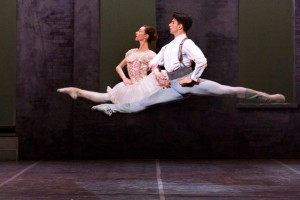 Anbeta-Toromani-e-Alessandro-Macario-Coppelia-di-Roland-Petit-Teatro-San-Carlo-di-Napoli-ph-Luciano-Romano