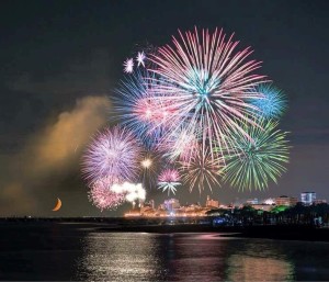 spettacolo pirotecico sul mare di grado